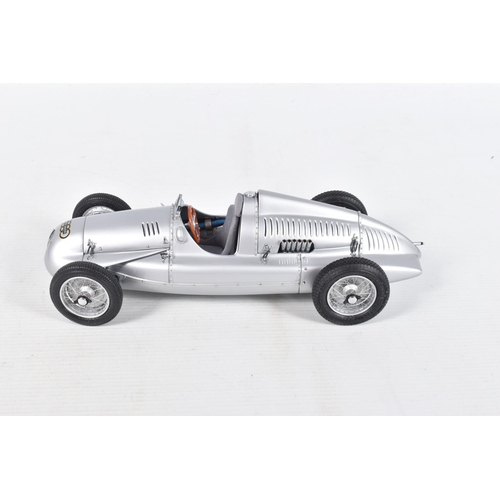 38 - A BOXED CMC AUTO-UNION TYP D 1938/1939 SCALE 1:18 MODEL VEHICLE, numbered M-027, painted white, appe... 