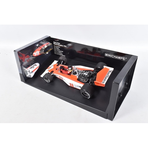 43 - A BOXED MINICHAMPS MCLAREN FORD M23 WORLD CHAMPION 1976 SCALE 1:18 MODEL VEHICLE, numbered 186 76001... 