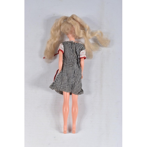 69 - A QUANTITY OF UNBOXED AND ASSORTED VINTAGE DOLLS, to include Barbie's friend Midge, head not marked ... 