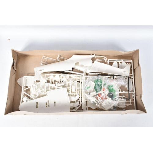 145 - A BOXED AIRFIX 1/24 SCALE SUPERMARINE SPITFIRE Mk.1A CONSTRUCTION KIT, Series 12 No.12001-6, with a ... 