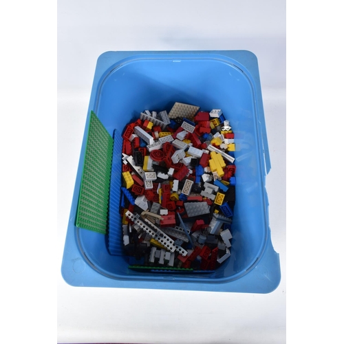 153 - A COLLECTION OF UNBOXED AND ASSORTED LOOSE LEGO, playworn condition, items range from 1970's to mode... 