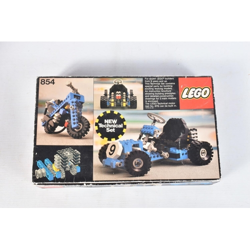 153 - A COLLECTION OF UNBOXED AND ASSORTED LOOSE LEGO, playworn condition, items range from 1970's to mode... 