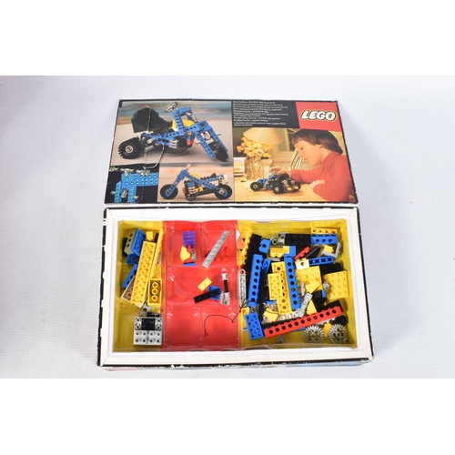 153 - A COLLECTION OF UNBOXED AND ASSORTED LOOSE LEGO, playworn condition, items range from 1970's to mode... 