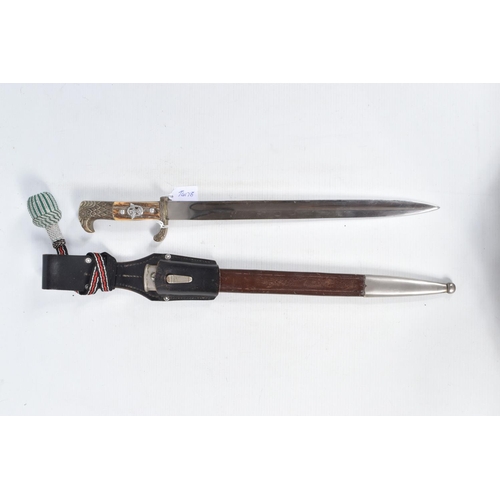 248 - A GERMAN THIRD REICH EAGLE HEAD POLICE BAYONET, this is in good condition and the handle is made fro... 