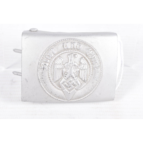 263 - A THIRD REICH GERMAN YOUTH BELT BUCKLE, the front features a closed winged eagle clutching a HJ diam... 