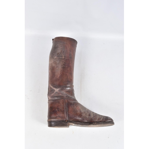 269 - A PAIR OF BROWN ARMY OFFICERS RIDING BOOTS, these boots are unmarked but come with their boot shaper... 