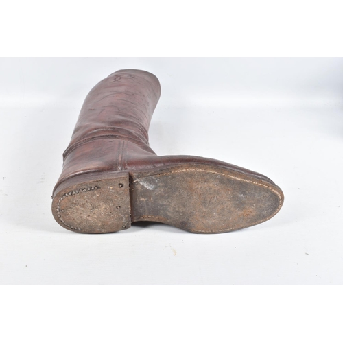 269 - A PAIR OF BROWN ARMY OFFICERS RIDING BOOTS, these boots are unmarked but come with their boot shaper... 