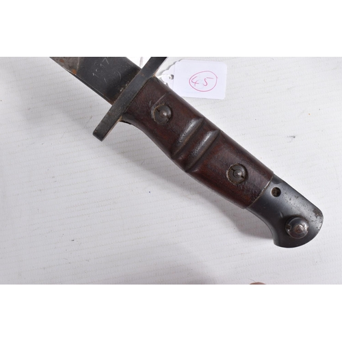 287 - A WWI UNITED STATES 1917 REMINGTON BAYONET, this has a ribbed wooden grip and the blade has clear ma... 