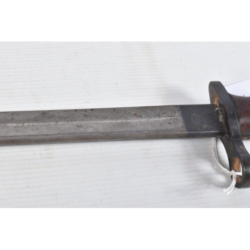 287 - A WWI UNITED STATES 1917 REMINGTON BAYONET, this has a ribbed wooden grip and the blade has clear ma... 