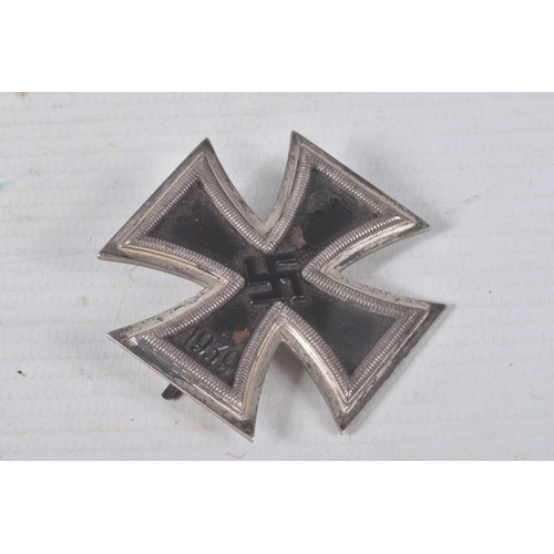 322 - A CASED WWII FIRST CLASS GERMAN IRON CROSS, the iron cross has a magnetic centre and the pin is stam... 