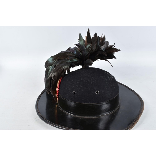 338 - AN ITLALIAN MILITARY BERSAGLIER MORETTO HAT, this comes complete with liner and chin strap, this has... 