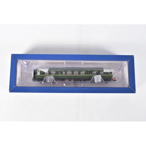 188 - A BOXED BACHMANN OO GAUGE DERBY LIGHTWEIGHT TWO CAR D.M.U. SET, No.32-516A, B.R. Green with Speed wh... 