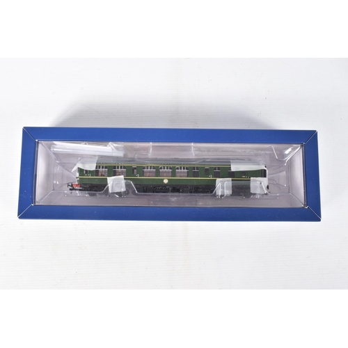 188 - A BOXED BACHMANN OO GAUGE DERBY LIGHTWEIGHT TWO CAR D.M.U. SET, No.32-516A, B.R. Green with Speed wh... 