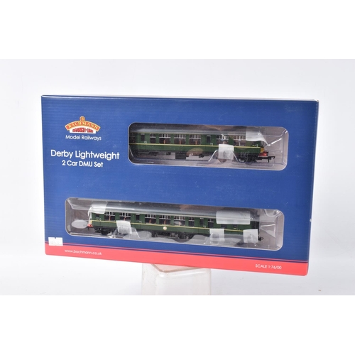 189 - A BOXED BACHMANN OO GAUGE DERBY LIGHTWEIGHT TWO CAR D.M.U. SET, No.32-515A, B.R. Green with yellow w... 