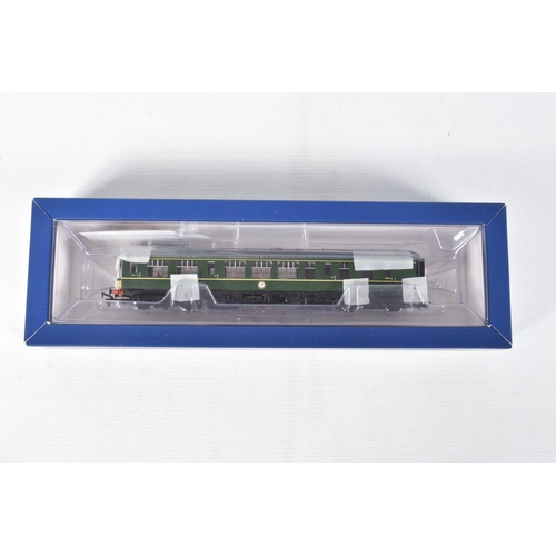 189 - A BOXED BACHMANN OO GAUGE DERBY LIGHTWEIGHT TWO CAR D.M.U. SET, No.32-515A, B.R. Green with yellow w... 