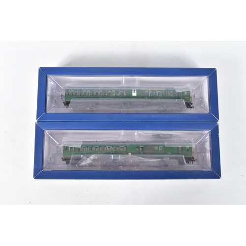 190 - A BOXED BACHMANN OO GAUGE CLASS 205 D.E.M.U. TWO CAR SET, No.31-236A, weathered B.R. green livery wi... 