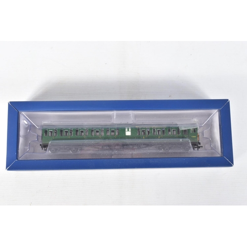 190 - A BOXED BACHMANN OO GAUGE CLASS 205 D.E.M.U. TWO CAR SET, No.31-236A, weathered B.R. green livery wi... 