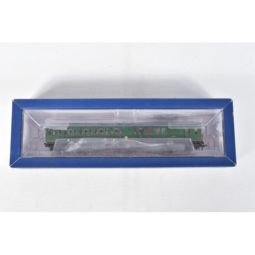 190 - A BOXED BACHMANN OO GAUGE CLASS 205 D.E.M.U. TWO CAR SET, No.31-236A, weathered B.R. green livery wi... 