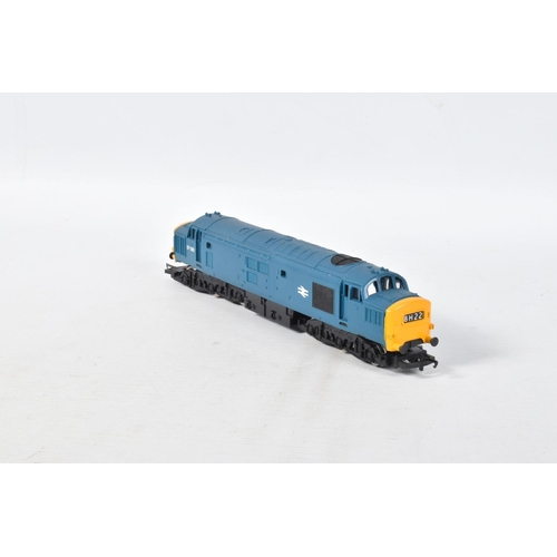 197 - A QUANTITY OF BOXED AND UNBOXED OO GAUGE LOCOMOTIVES, boxed Hornby class 0F Pug No.4, Huntley & Palm... 