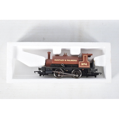 197 - A QUANTITY OF BOXED AND UNBOXED OO GAUGE LOCOMOTIVES, boxed Hornby class 0F Pug No.4, Huntley & Palm... 