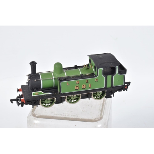 197 - A QUANTITY OF BOXED AND UNBOXED OO GAUGE LOCOMOTIVES, boxed Hornby class 0F Pug No.4, Huntley & Palm... 