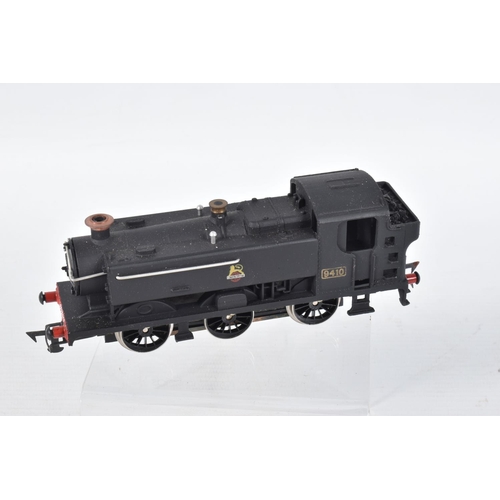 197 - A QUANTITY OF BOXED AND UNBOXED OO GAUGE LOCOMOTIVES, boxed Hornby class 0F Pug No.4, Huntley & Palm... 