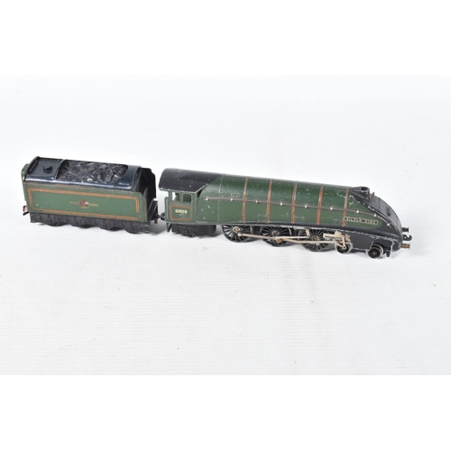 199 - A BOXED HORNBY DUBLO A4 CLASS LOCOMOTIVE 'Silver King' No.60016 (EDL11), converted for two rail oper... 