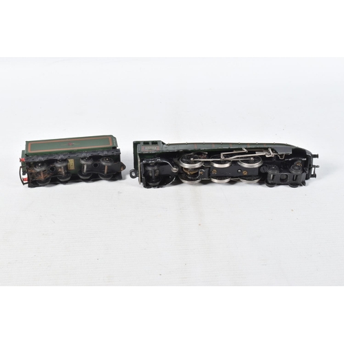 199 - A BOXED HORNBY DUBLO A4 CLASS LOCOMOTIVE 'Silver King' No.60016 (EDL11), converted for two rail oper... 