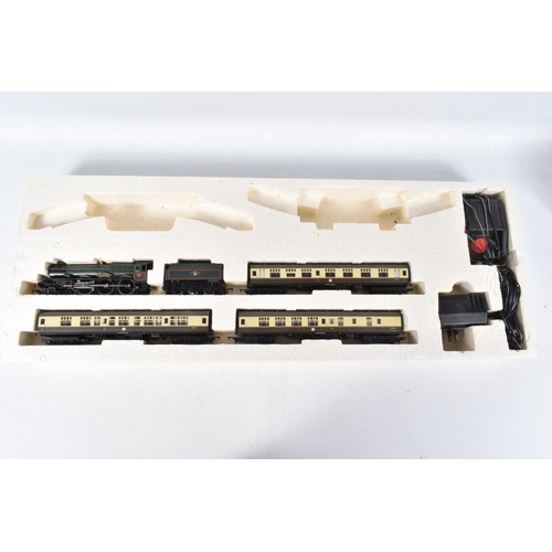 202 - A BOXED HORNBY RAILWAYS OO GAUGE CORNISH RIVIERA TRAIN SET, No.R826, comprising King class locomotiv... 