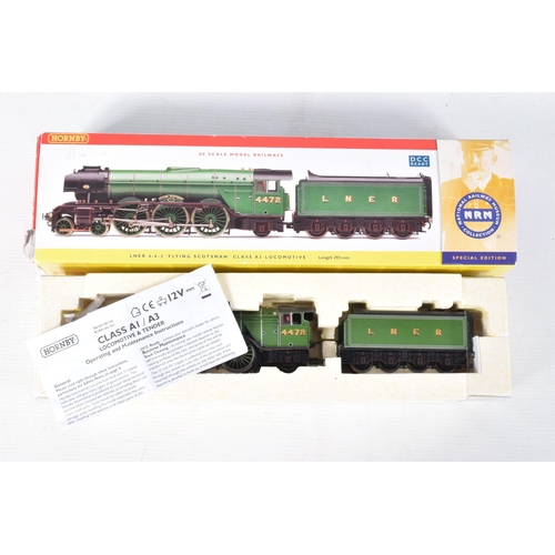 207 - A BOXED HORNBY RAILWAYS OO GAUGE CLASS A1/A3 LOCOMOTIVE 'Flying Scotsman' No.4472, L.N.E.R. green li... 