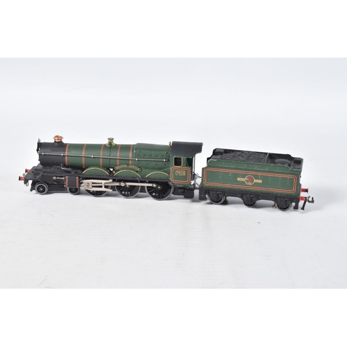 209 - A BOXED HORNBY DUBLO CASTLE CLASS LOCOMOTIVE AND TENDER, 'Bristol Castle' No.7013, B.R. lined green ... 