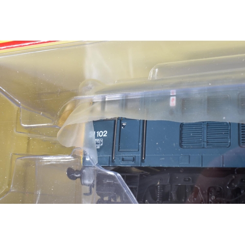 221 - A BOXED HORNBY RAILWAYS OO GAUGE CLASS 31 LOCOMOTIVE, No.31 102, B.R. blue livery (R3746), appears c... 