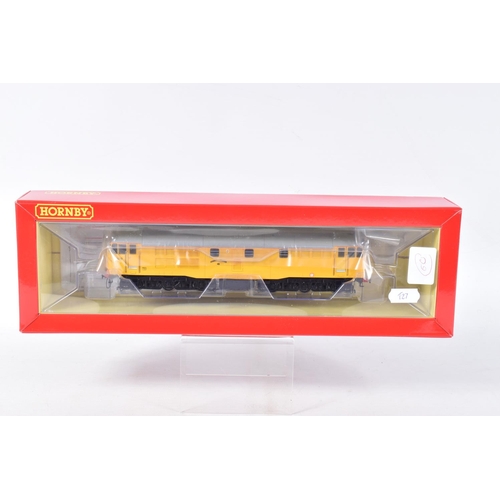 222 - A BOXED HORNBY RAILWAYS OO GAUGE CLASS 31 LOCOMOTIVE, 'Driver Dave Green' No.31 602, Network Rail ye... 