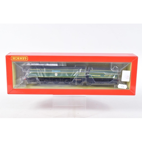 226 - A BOXED HORNBY RAILWAYS OO GAUGE BATTLE OF BRITAIN CLASS LOCOMOTIVE AND TENDER, 'Sir Archibald Sincl... 