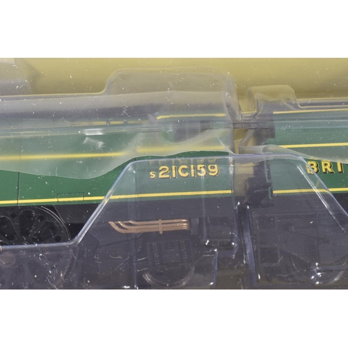 226 - A BOXED HORNBY RAILWAYS OO GAUGE BATTLE OF BRITAIN CLASS LOCOMOTIVE AND TENDER, 'Sir Archibald Sincl... 