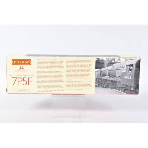 228 - A BOXED HORNBY RAILWAYS OO GAUGE REBUILT BATTLE OF BRITAIN CLASS LOCOMOTIVE AND TENDER, 'Sir Keith P... 