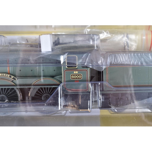 232 - A BOXED HORNBY RAILWAYS OO GAUGE NATIONAL RAILWAY MUSEUM SPECIAL EDITION KING CLASS LOCOMOTIVE AND T... 