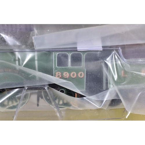 236 - TWO BOXED HORNBY RAILWAYS OO GAUGE CLASS B16 LOCOMOTIVES AND TENDERS, 'Claud Hamilton' No.8900, L.N.... 