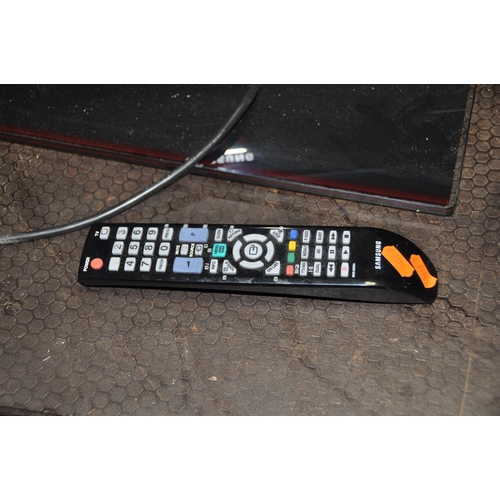 1051 - A SAMSUNG LE32B551A6W 32in TV with remote (PAT pass and working)