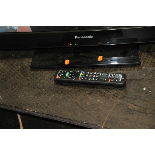 1052 - A PANASONIC TX32C3B 32in TV with remote (PAT pass and working)