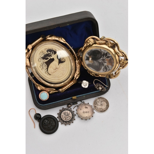 114 - AN ASSORTMENT OF EARLY 20TH CENTURY JEWELLERY ITEMS, to include two rolled gold mourning brooches, a... 