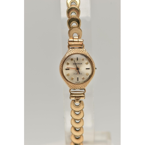 24 - A LADYS 'SEKONDA' WRISTWATCH, manual wind, round silver dial signed 'Sekonda 17 jewels', baton marke... 