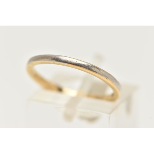 52 - AN 18CT GOLD BAND RING, thin yellow gold band, rhodium plated front, hallmarked 18ct Birmingham, rin... 