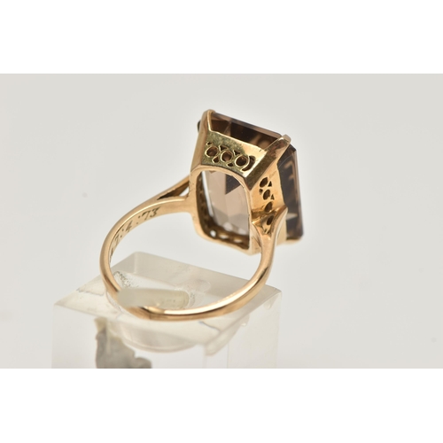 83 - A 9CT GOLD DRESS RING, rectangular cut smoky quartz, prong set in yellow gold, hallmarked 9ct Edinbu... 