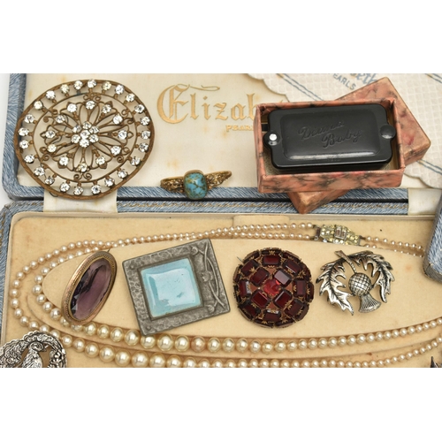 184 - AN ASSORTMENT OF JEWELLERY, a selection of early 20th century brooches, an Art Nouveau white metal p... 