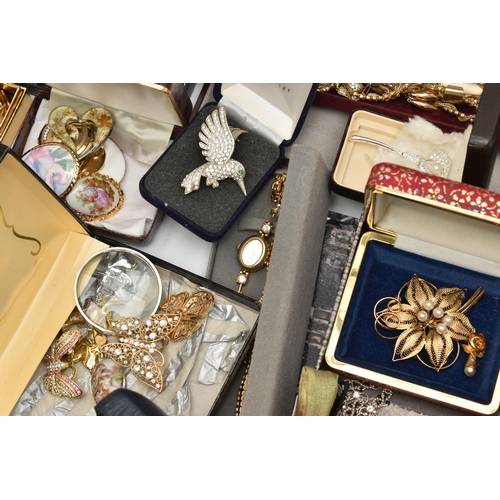 215 - A BOX OF ASSORTED COSTUME JEWELLERY, to include a long single strand 'Majorica' imitation pearl neck... 