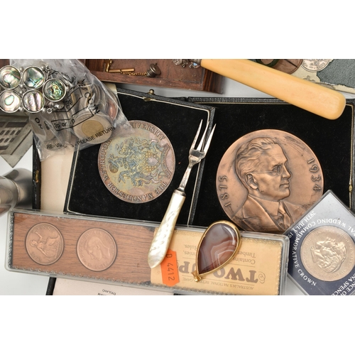 218 - A BOX OF ASSORTED ITEMS, to include a cased silver 'The Manchester Metropolitan University' medallio... 