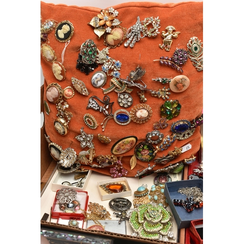 222 - A BOX OF COSTUME JEWELLERY, to include an orange cushion pinned with various brooches, together with... 