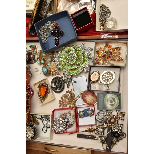 222 - A BOX OF COSTUME JEWELLERY, to include an orange cushion pinned with various brooches, together with... 