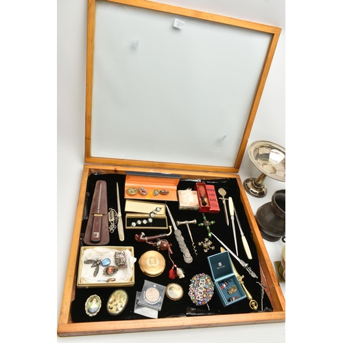 238 - A WOODEN DISPLAY BOX WITH ITEMS AND WHITE METAL WARE, hinged glass topped wooden display box, measur... 